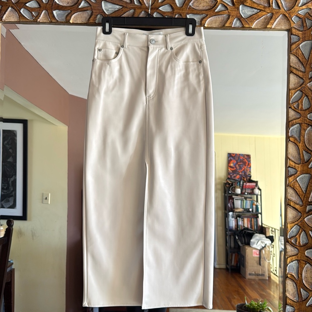 Faux leather skirt off white midi, front split xs, pencil skirt